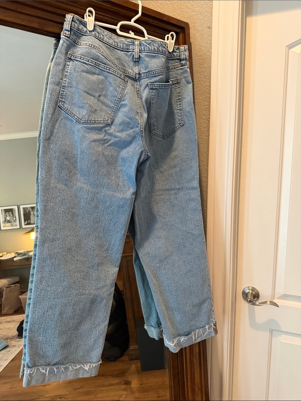 Universal Thread Light Wash Relaxed Straight Jeans
